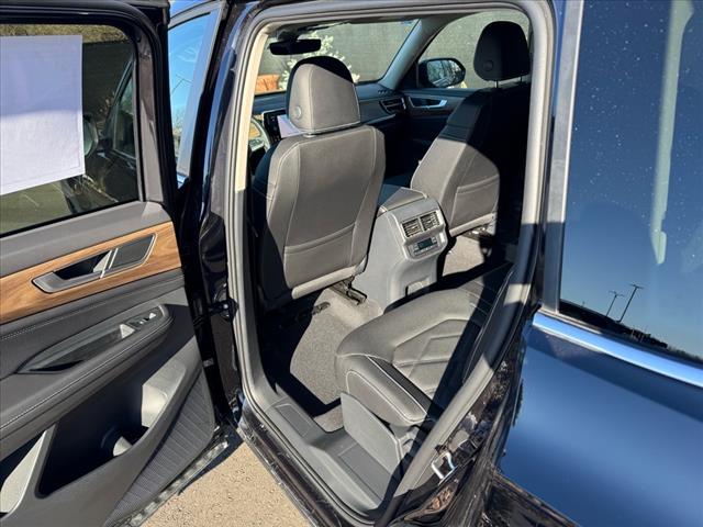 Vehicle image 18 of 41