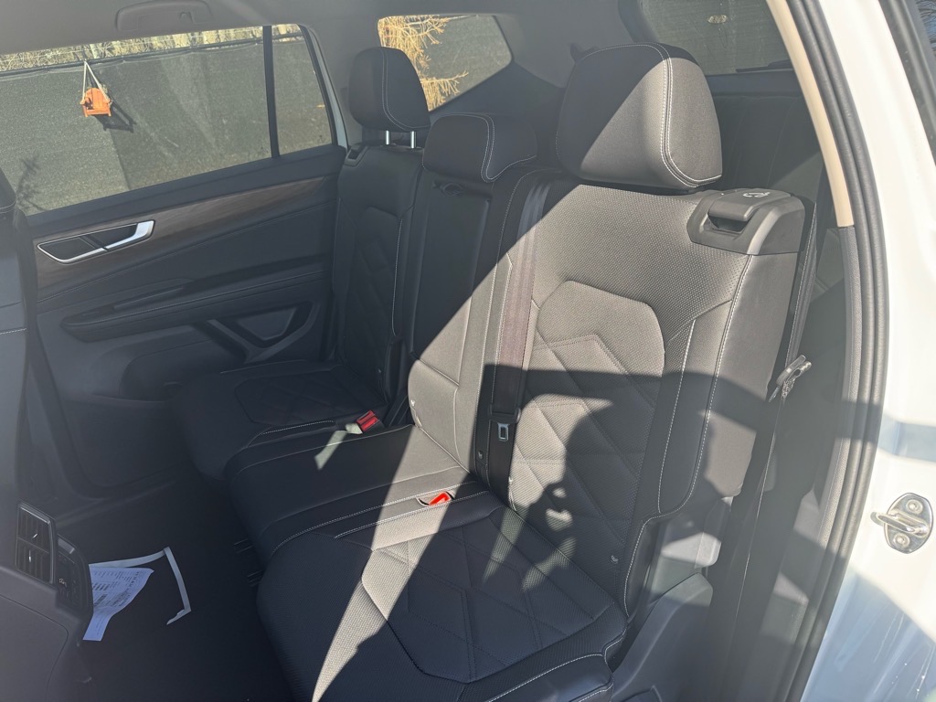 Vehicle image 18 of 35