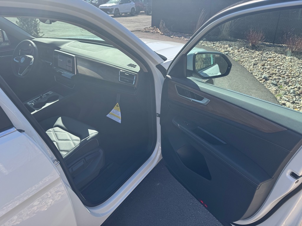 Vehicle image 10 of 35
