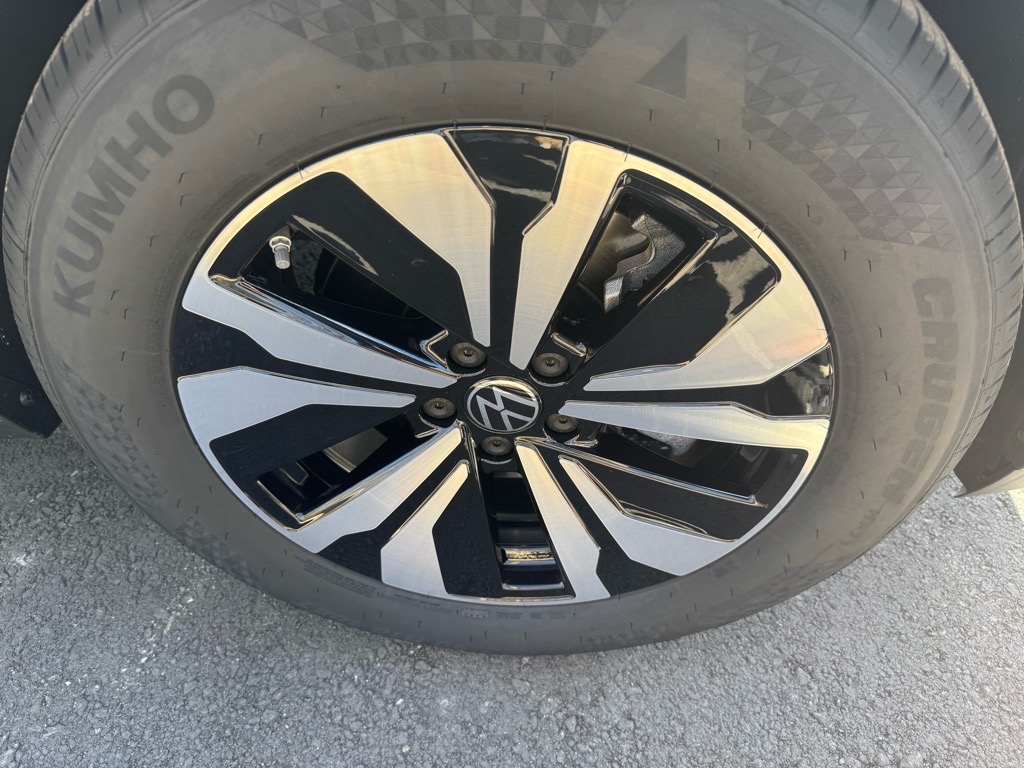 Vehicle image 9 of 35