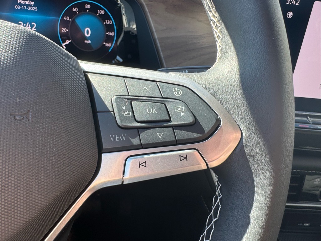 Vehicle image 26 of 35