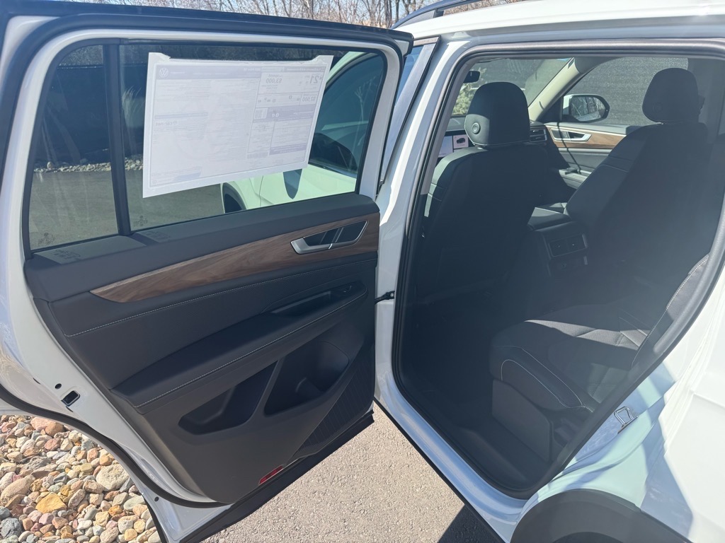 Vehicle image 16 of 35