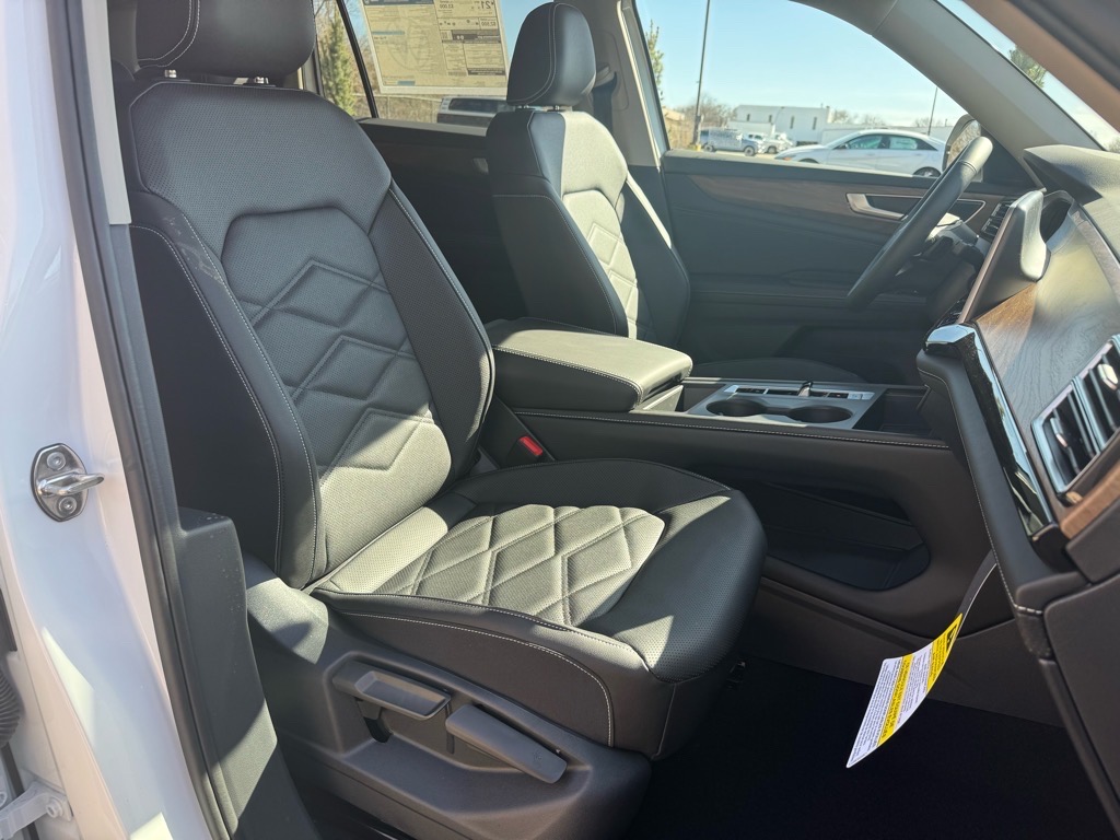 Vehicle image 11 of 35