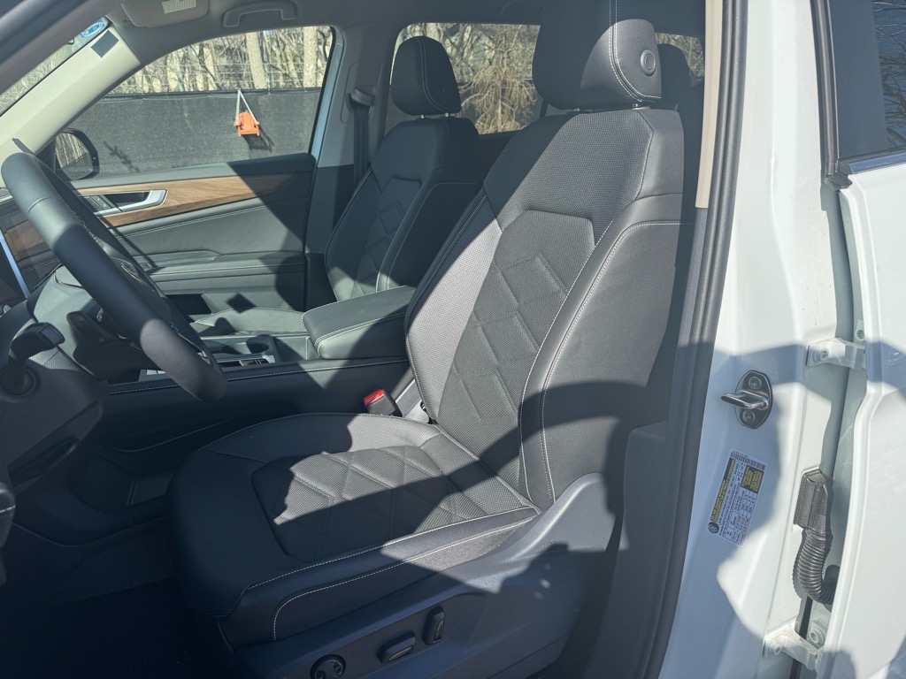 Vehicle image 20 of 35