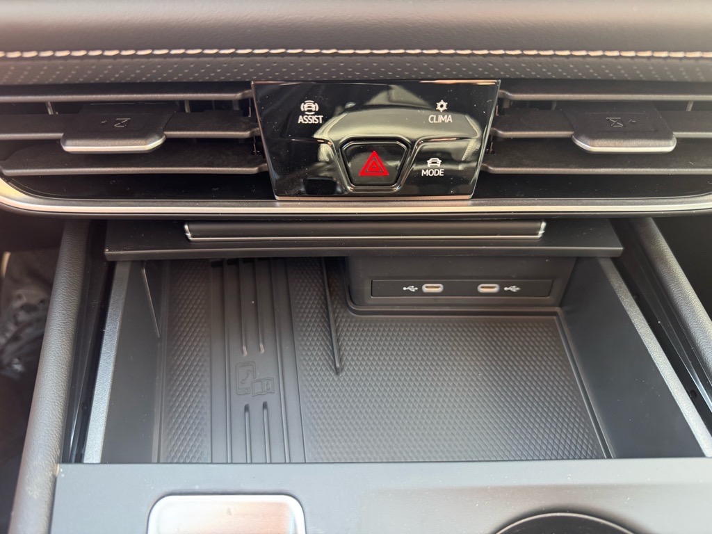 Vehicle image 32 of 35
