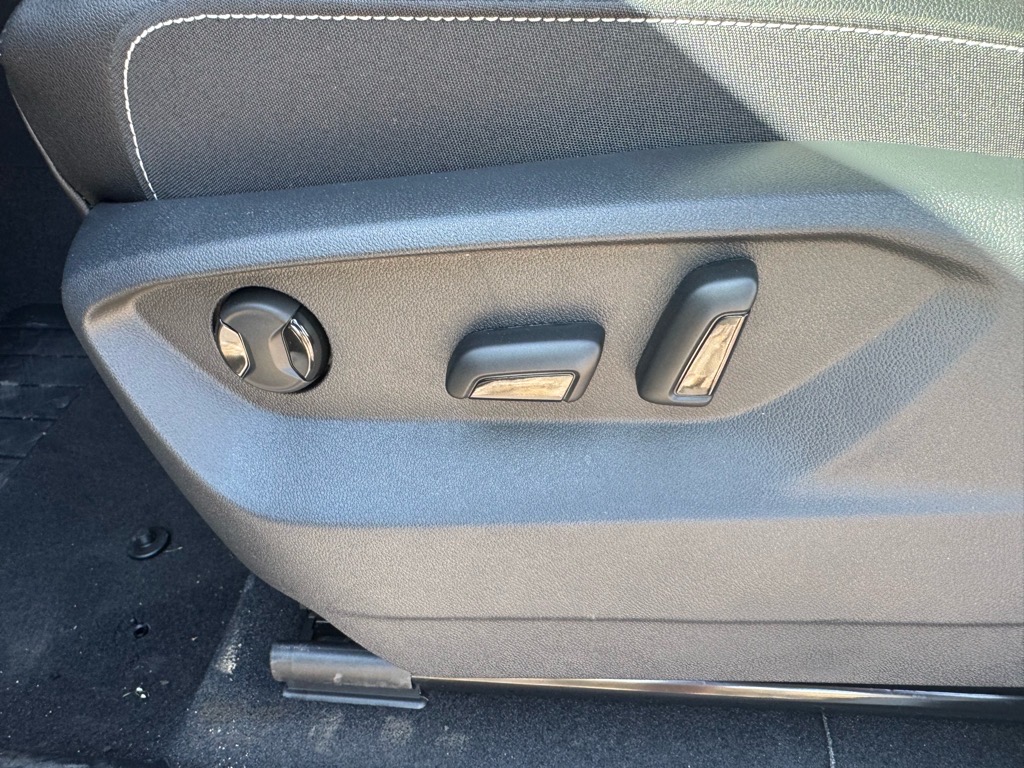 Vehicle image 22 of 35