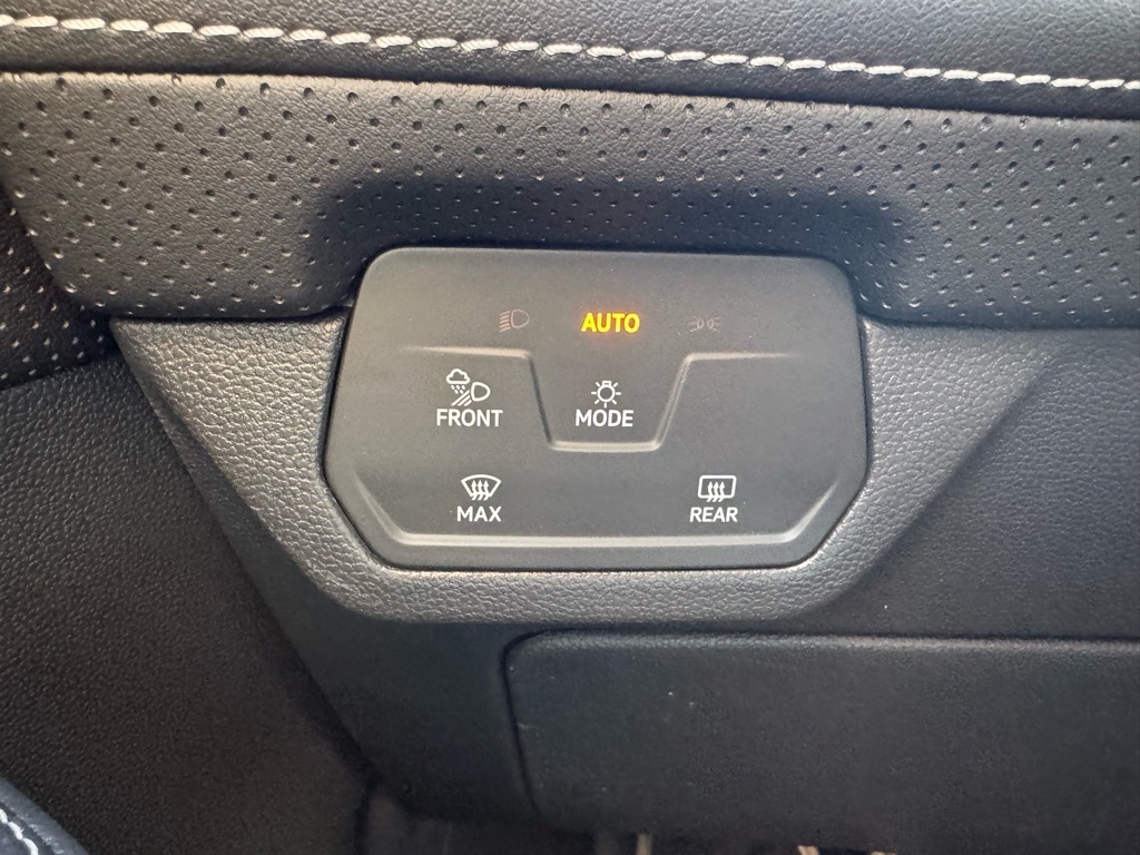 Vehicle image 23 of 35