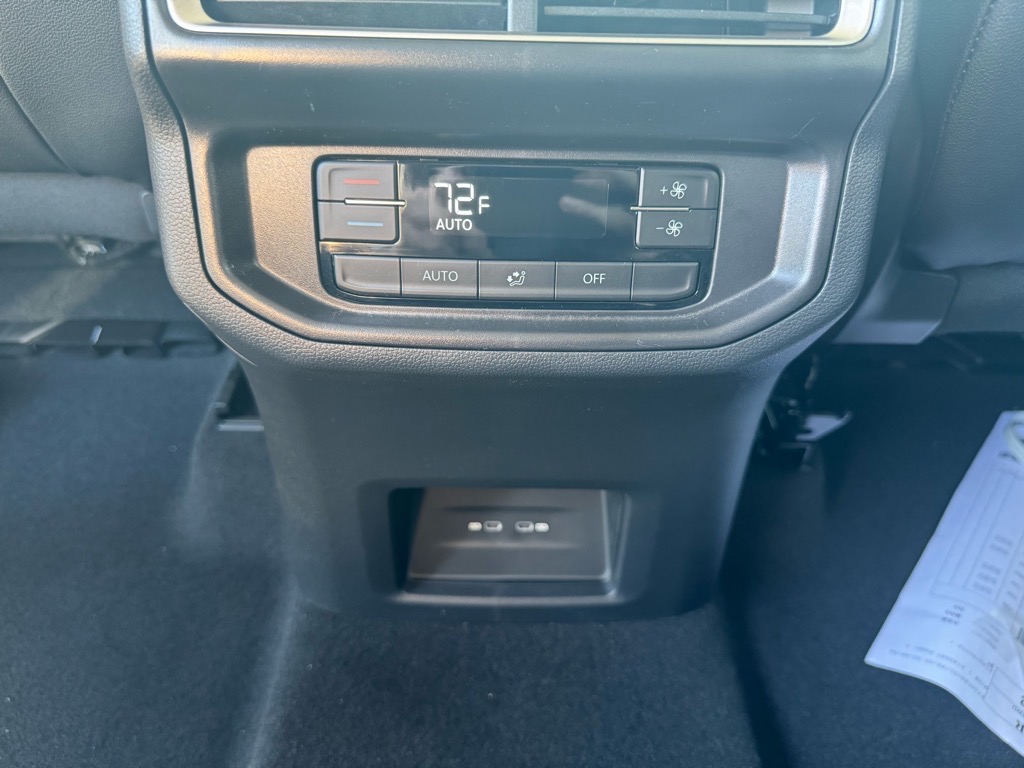 Vehicle image 17 of 35