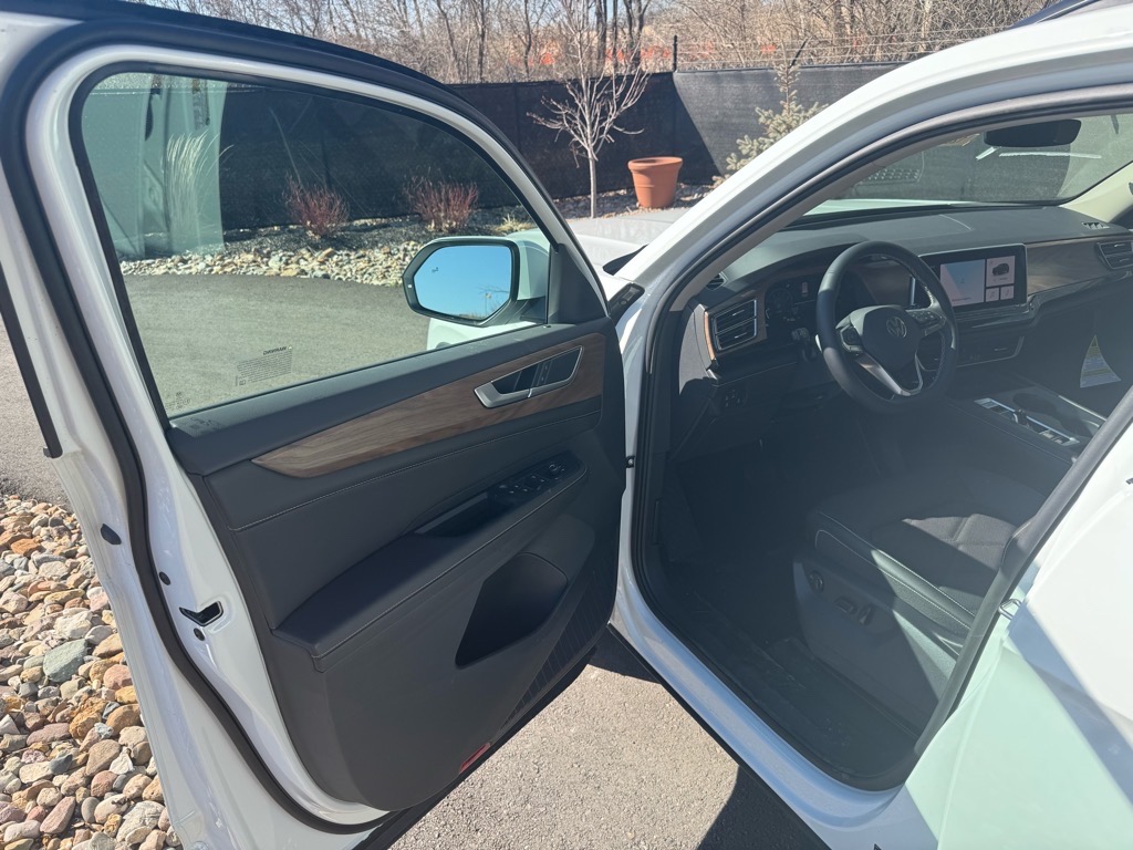 Vehicle image 19 of 35