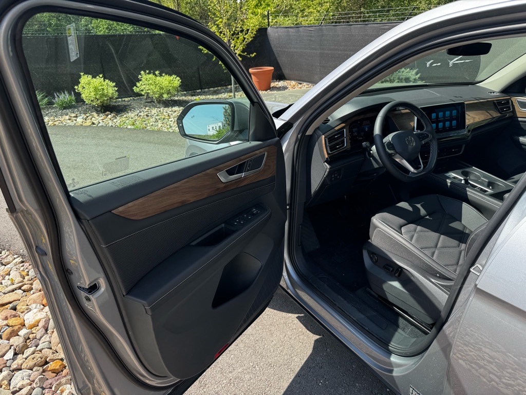 Vehicle image 20 of 36