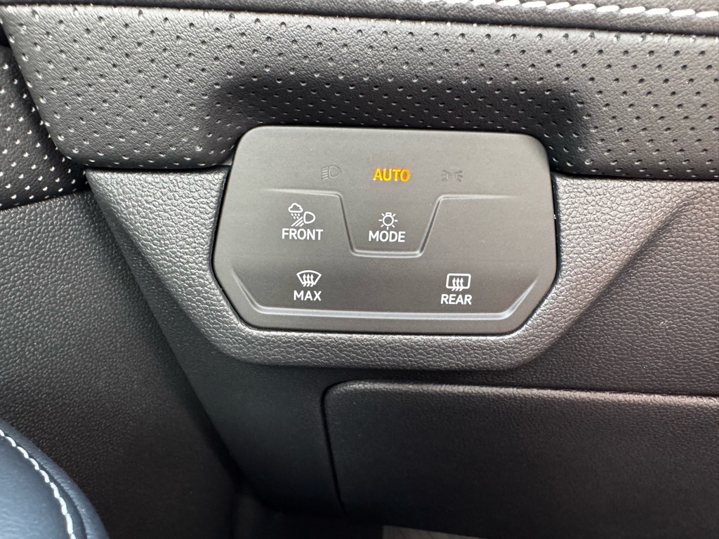 Vehicle image 24 of 36