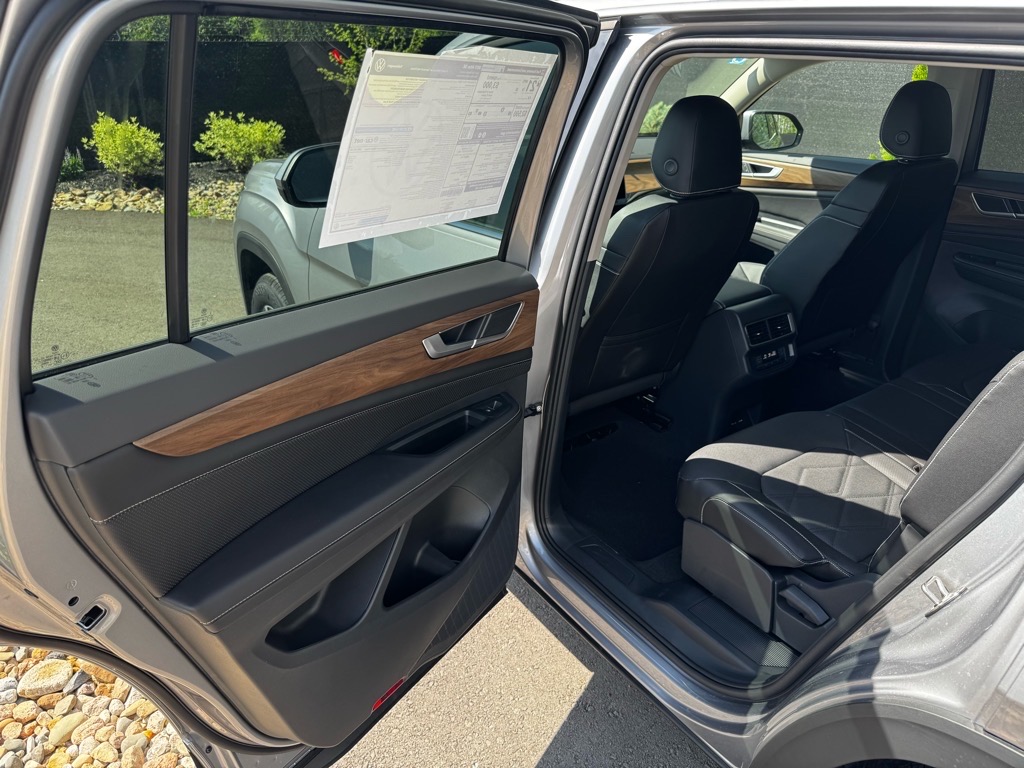 Vehicle image 17 of 36