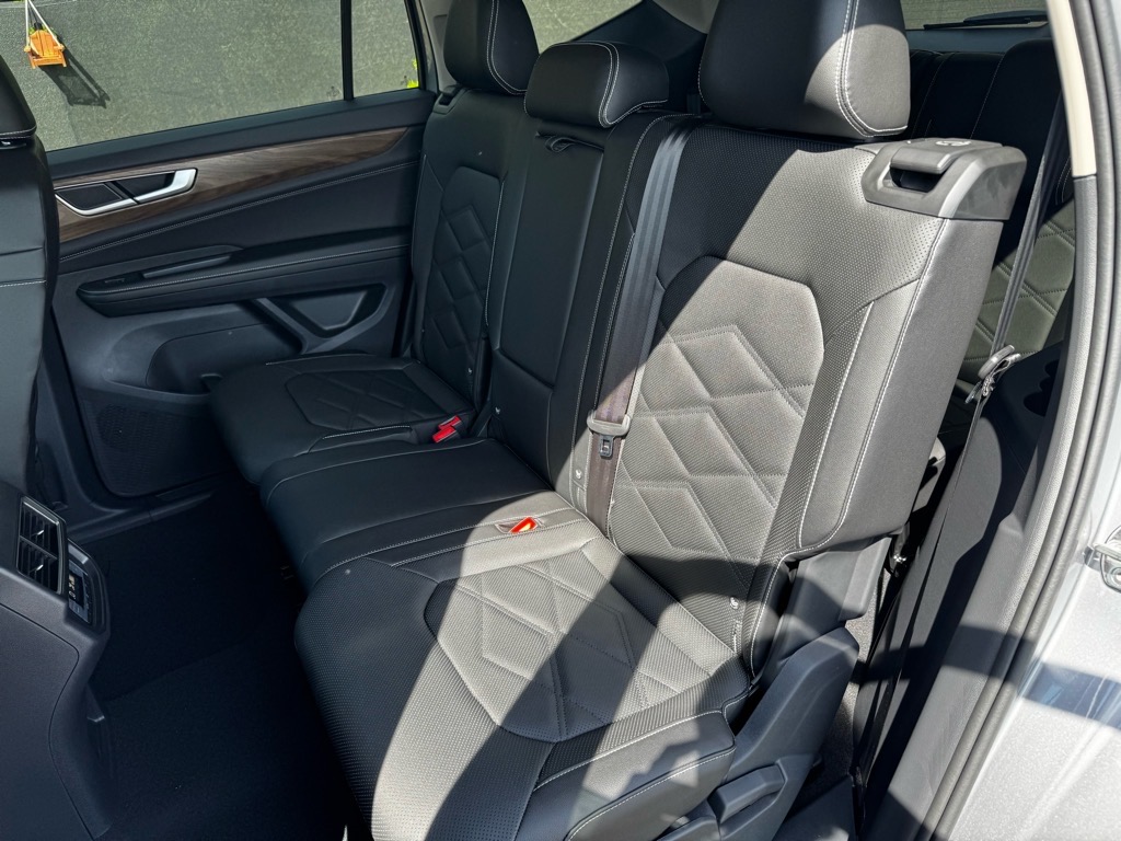 Vehicle image 19 of 36