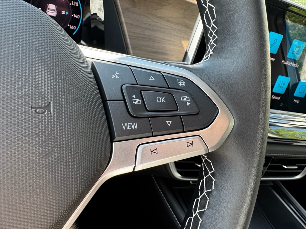 Vehicle image 27 of 36