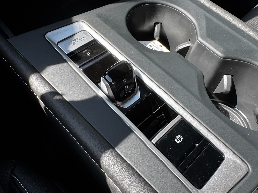 Vehicle image 34 of 36