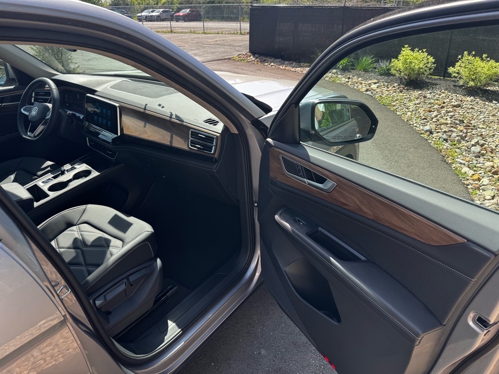 Vehicle image 11 of 36