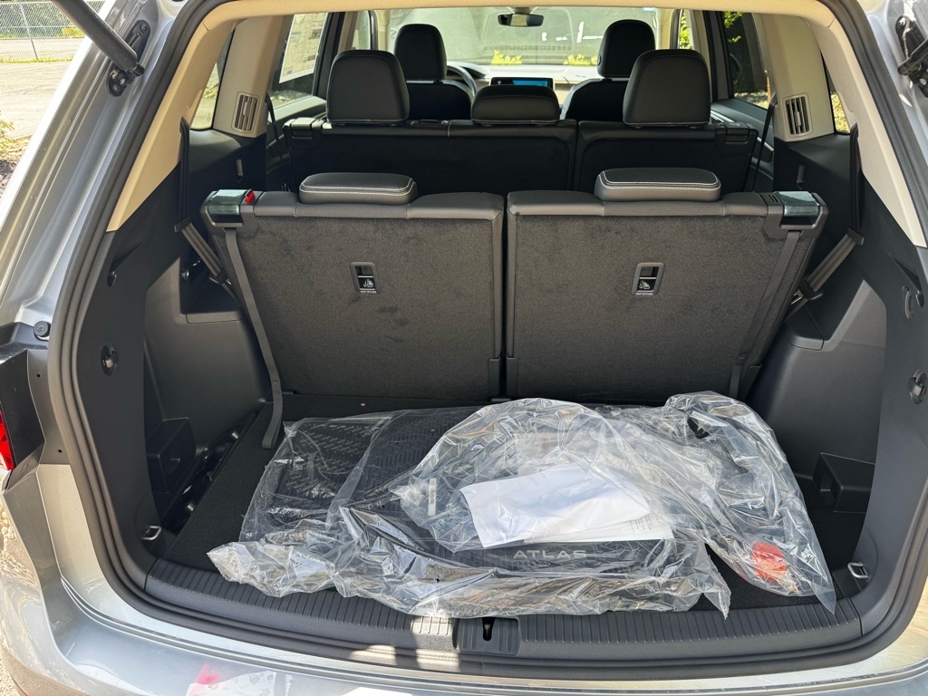 Vehicle image 16 of 36