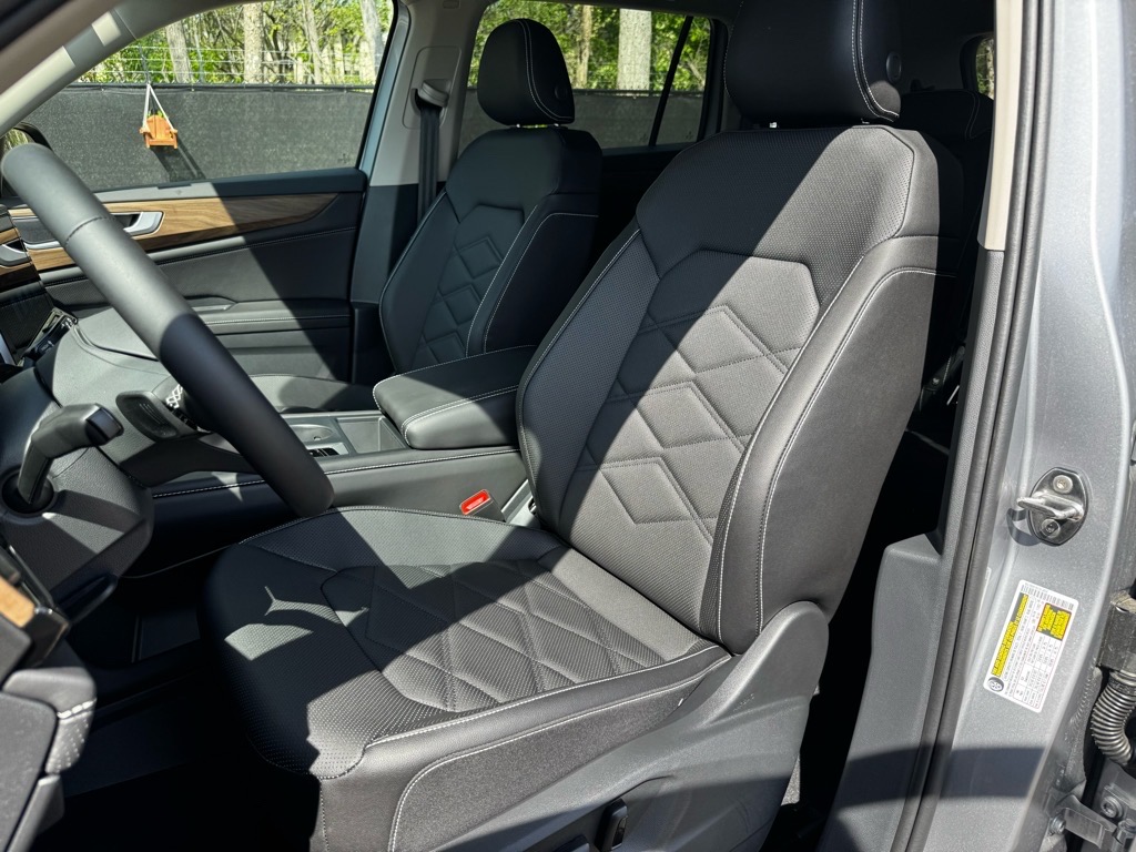 Vehicle image 21 of 36