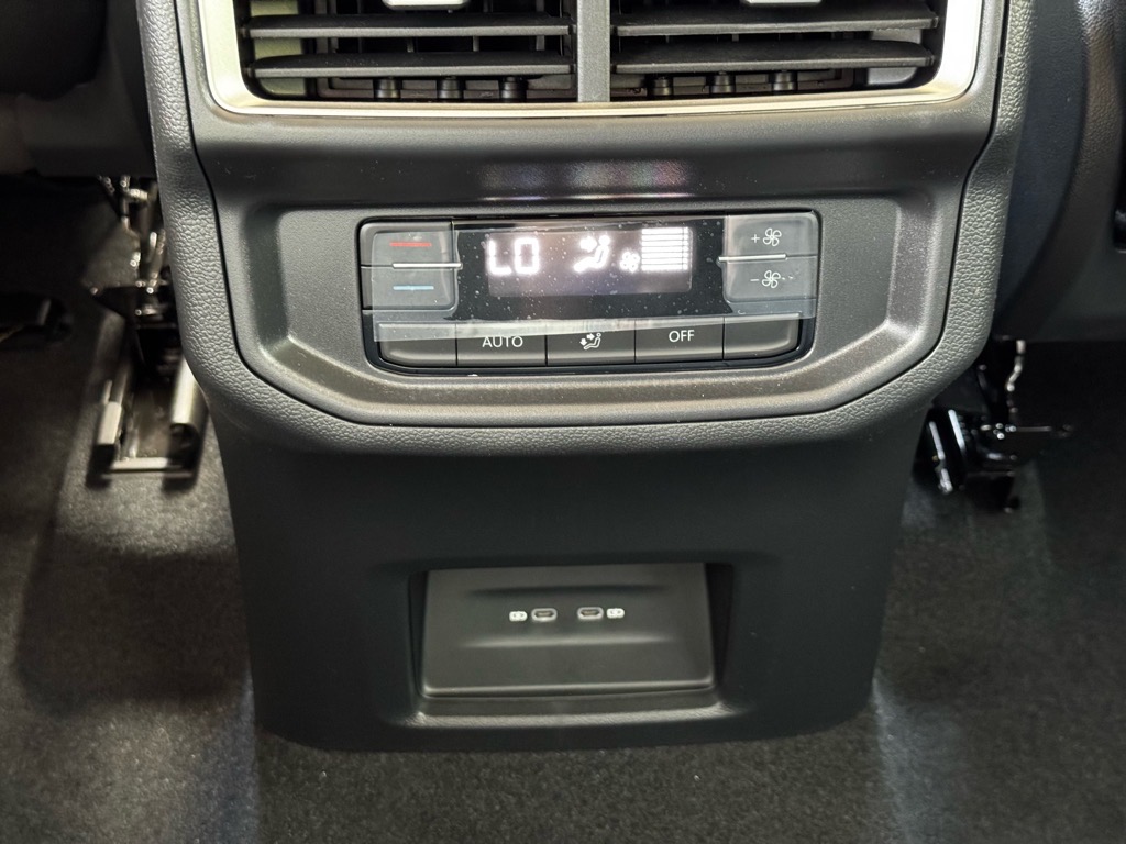 Vehicle image 18 of 36