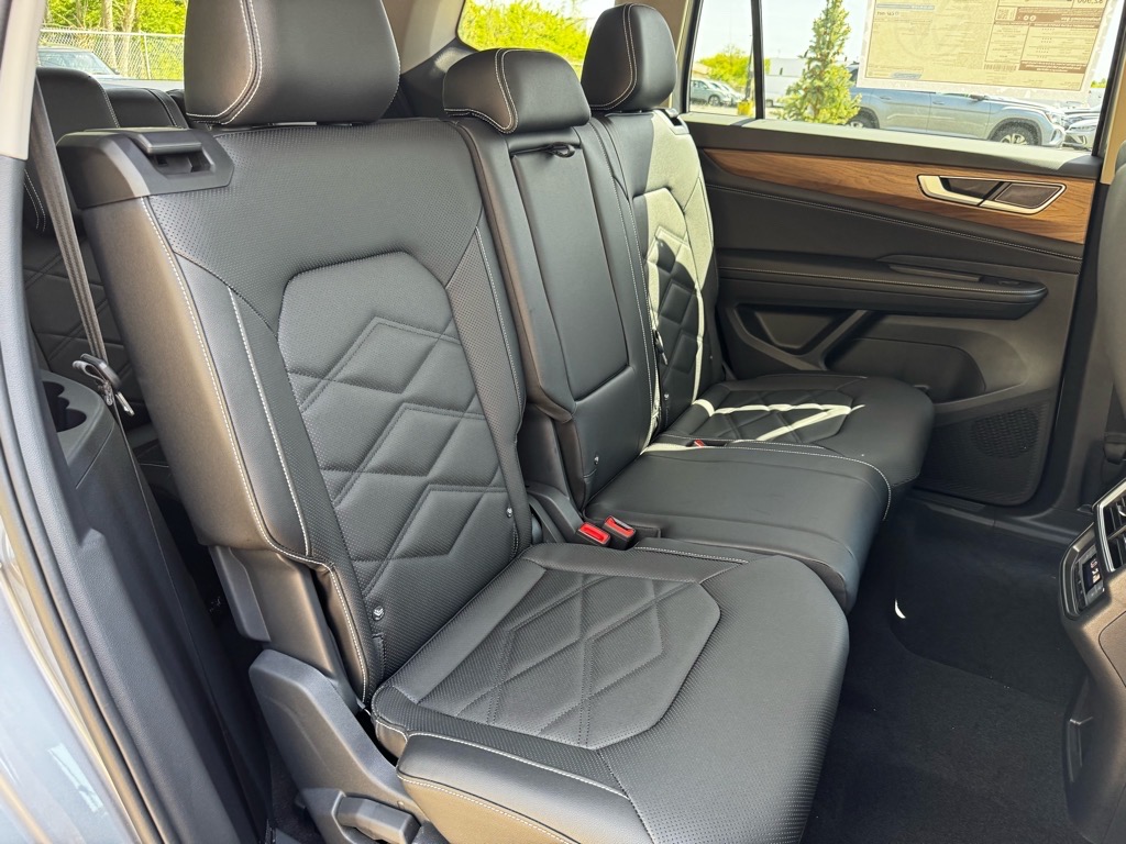 Vehicle image 14 of 36