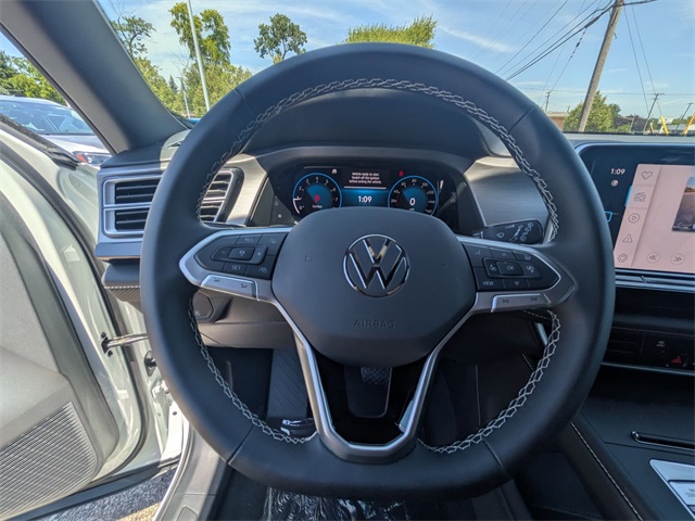 Vehicle image 21 of 26