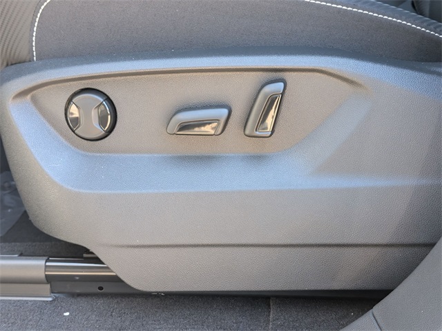 Vehicle image 24 of 26