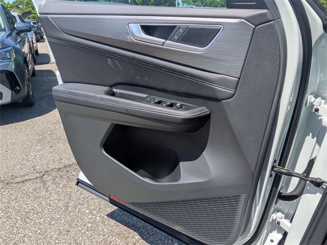 Vehicle image 25 of 26