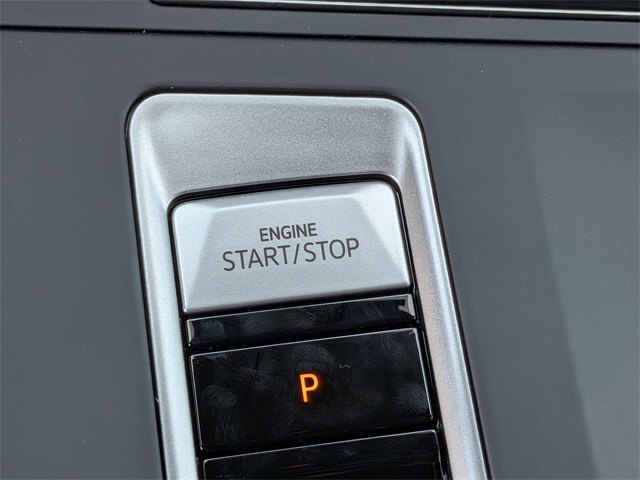 Vehicle image 17 of 26