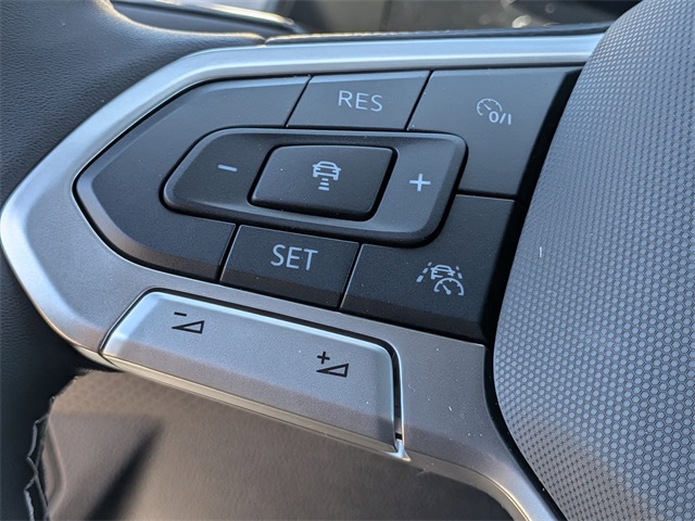 Vehicle image 23 of 26