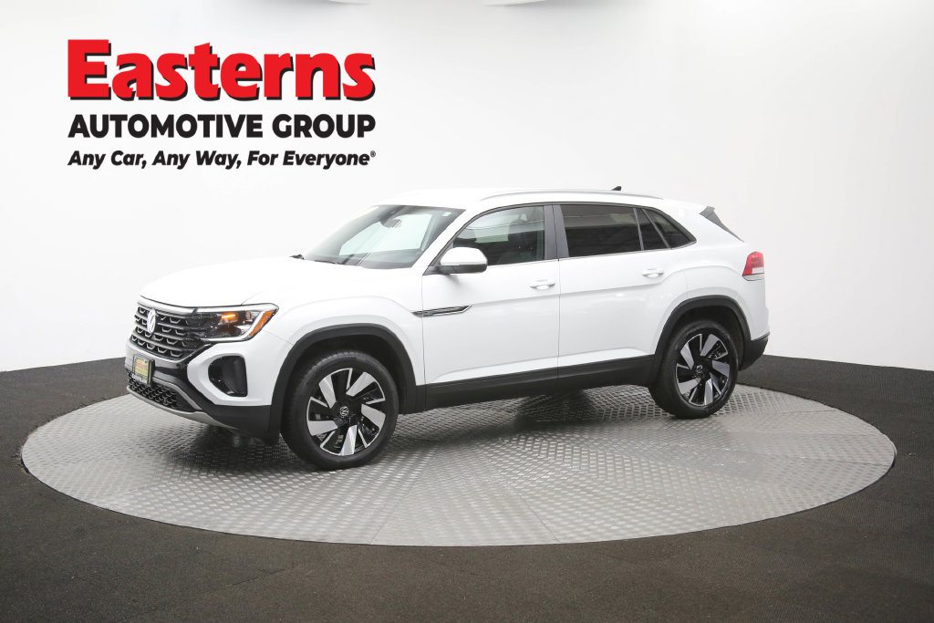 2025 Volkswagen Atlas Cross Sport 2.0T SE Technology Image 3 of 65