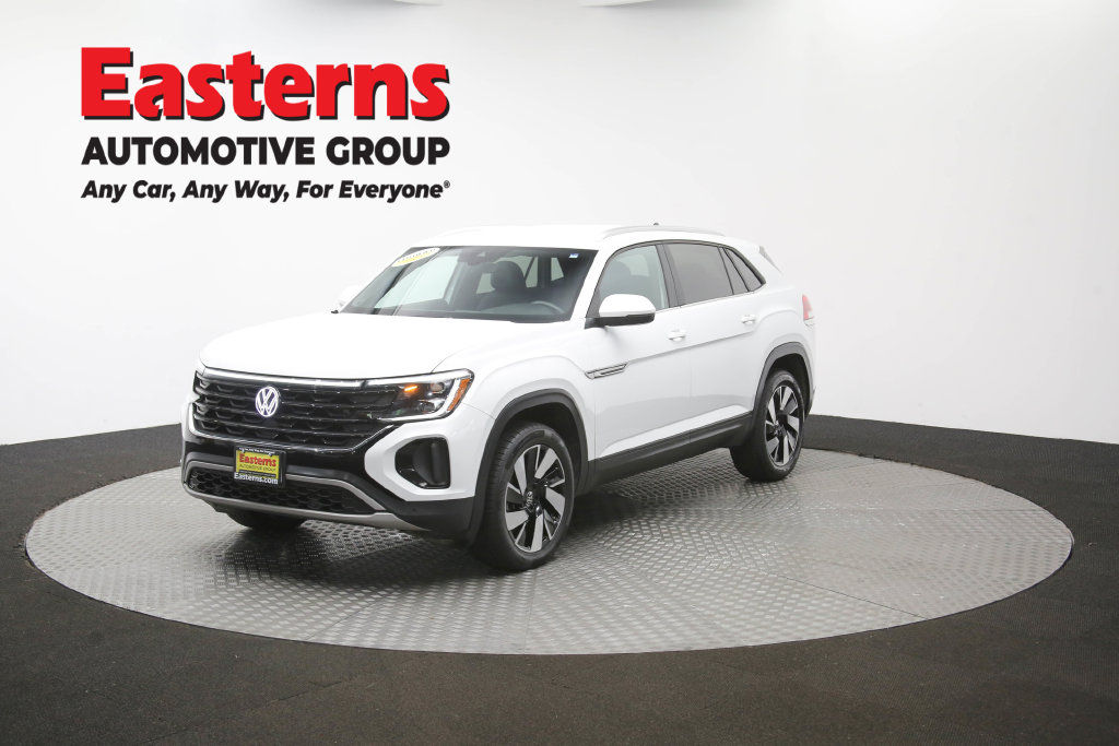 2025 Volkswagen Atlas Cross Sport 2.0T SE Technology Image 1 of 65