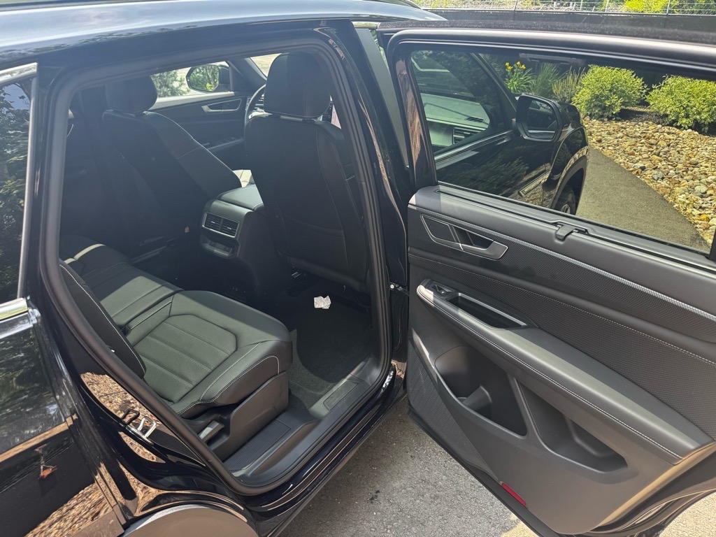Vehicle image 40 of 42