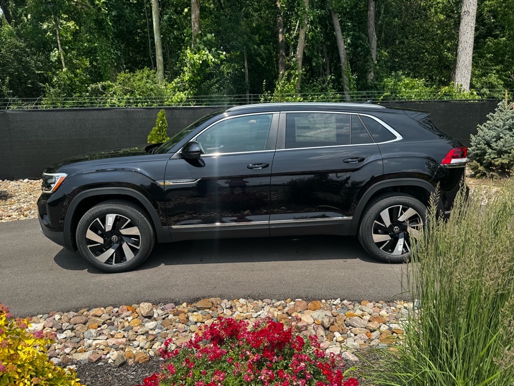 Vehicle image 8 of 42