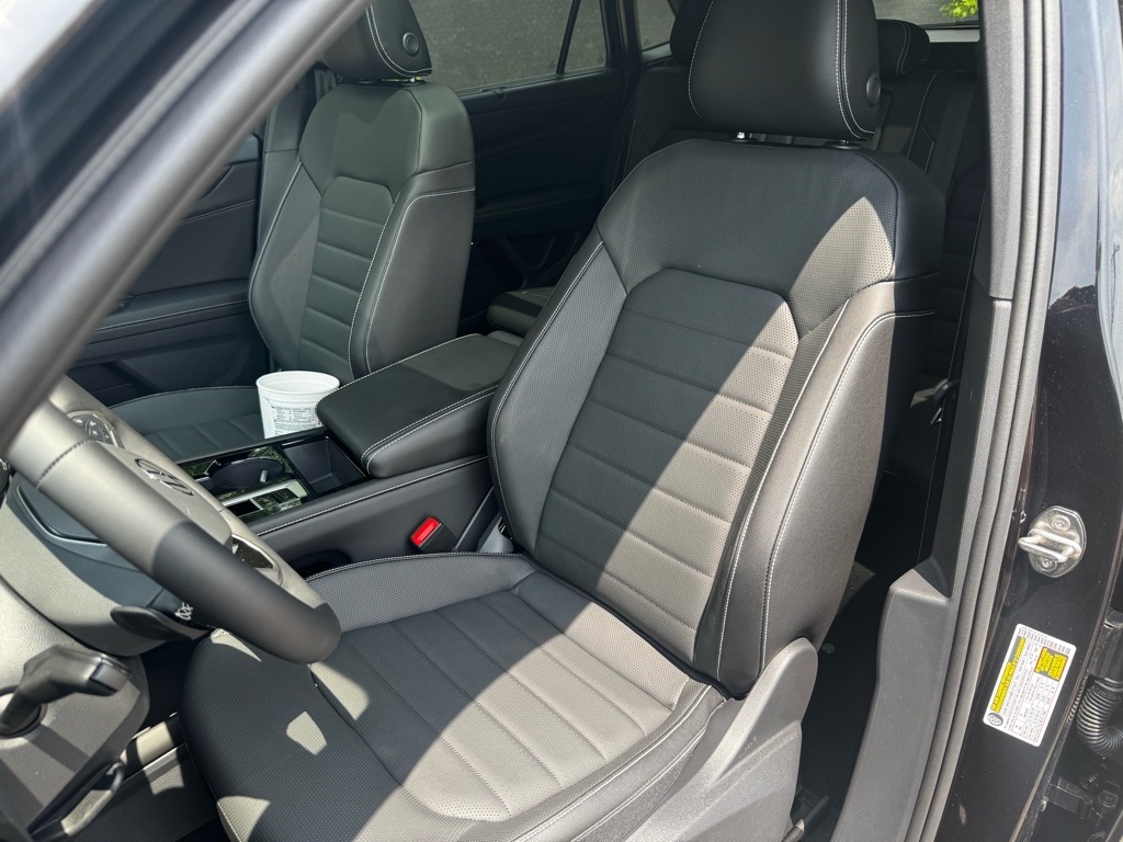 Vehicle image 17 of 42