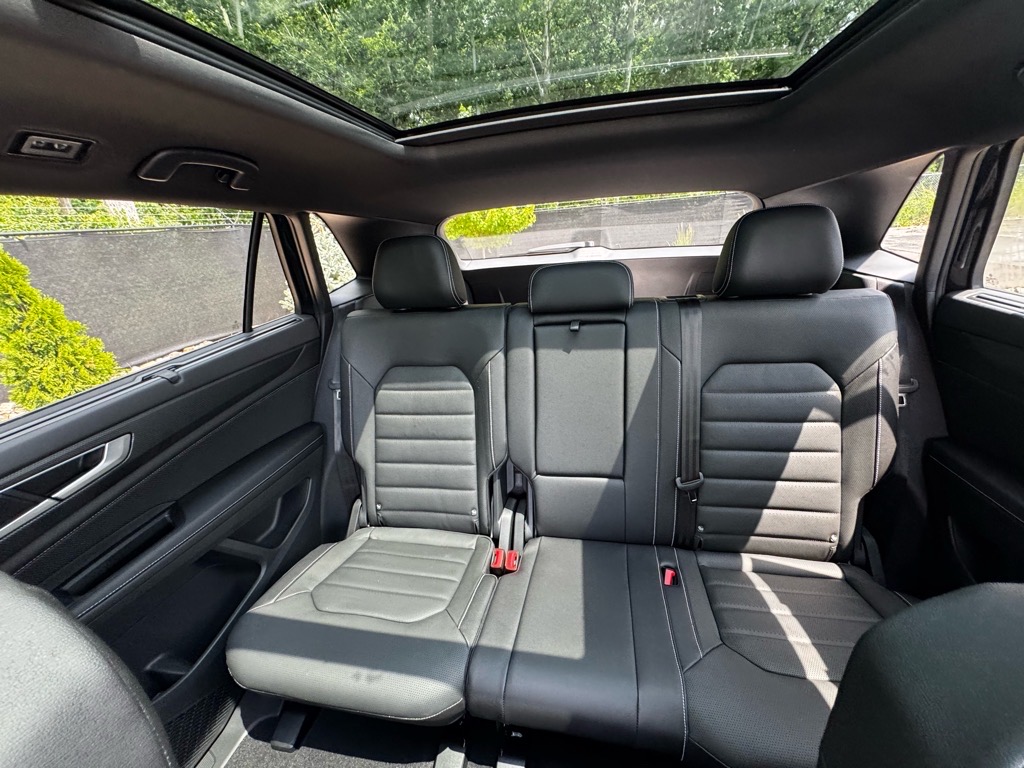 Vehicle image 19 of 42