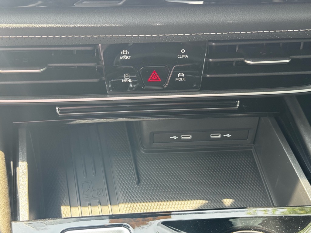 Vehicle image 14 of 42