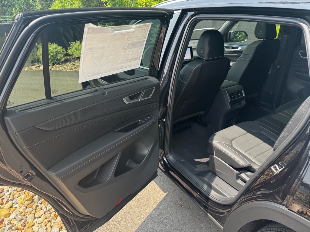Vehicle image 21 of 42