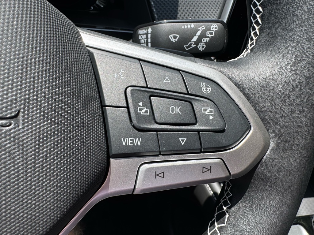 Vehicle image 36 of 42