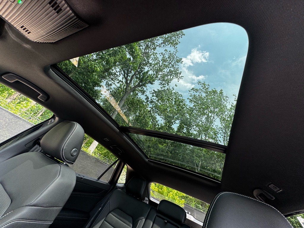 Vehicle image 20 of 42