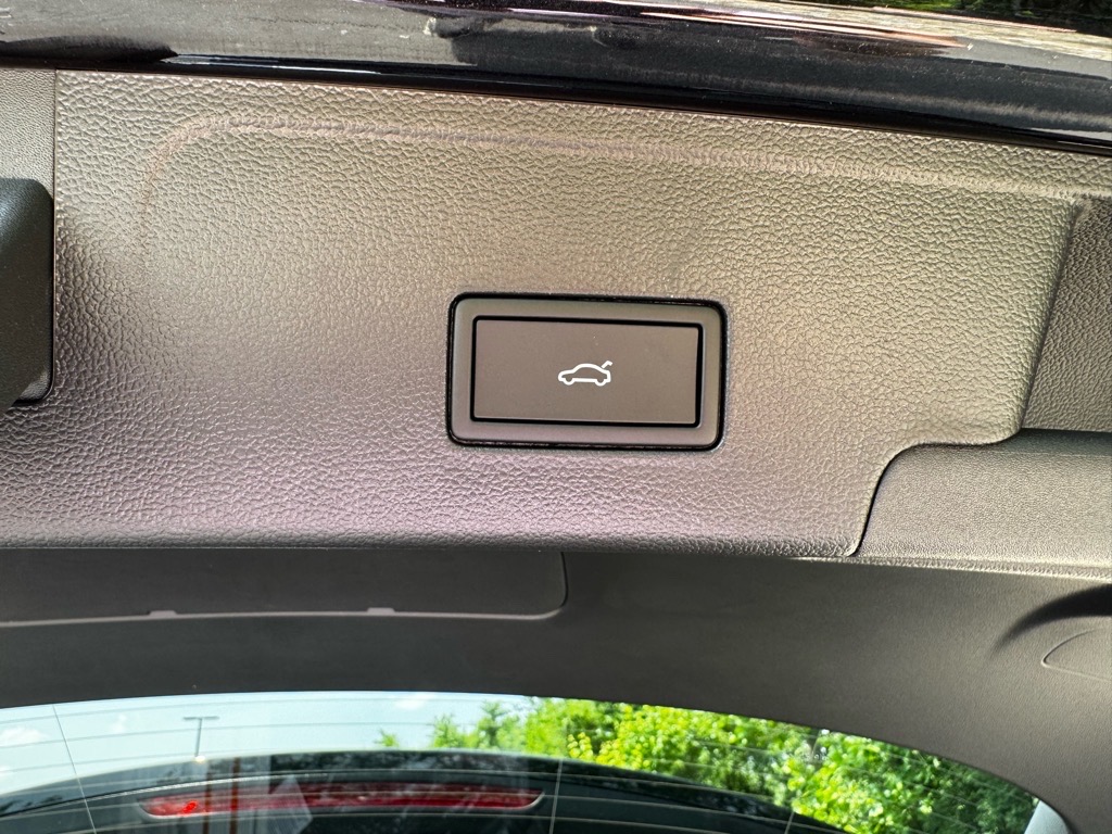 Vehicle image 26 of 42