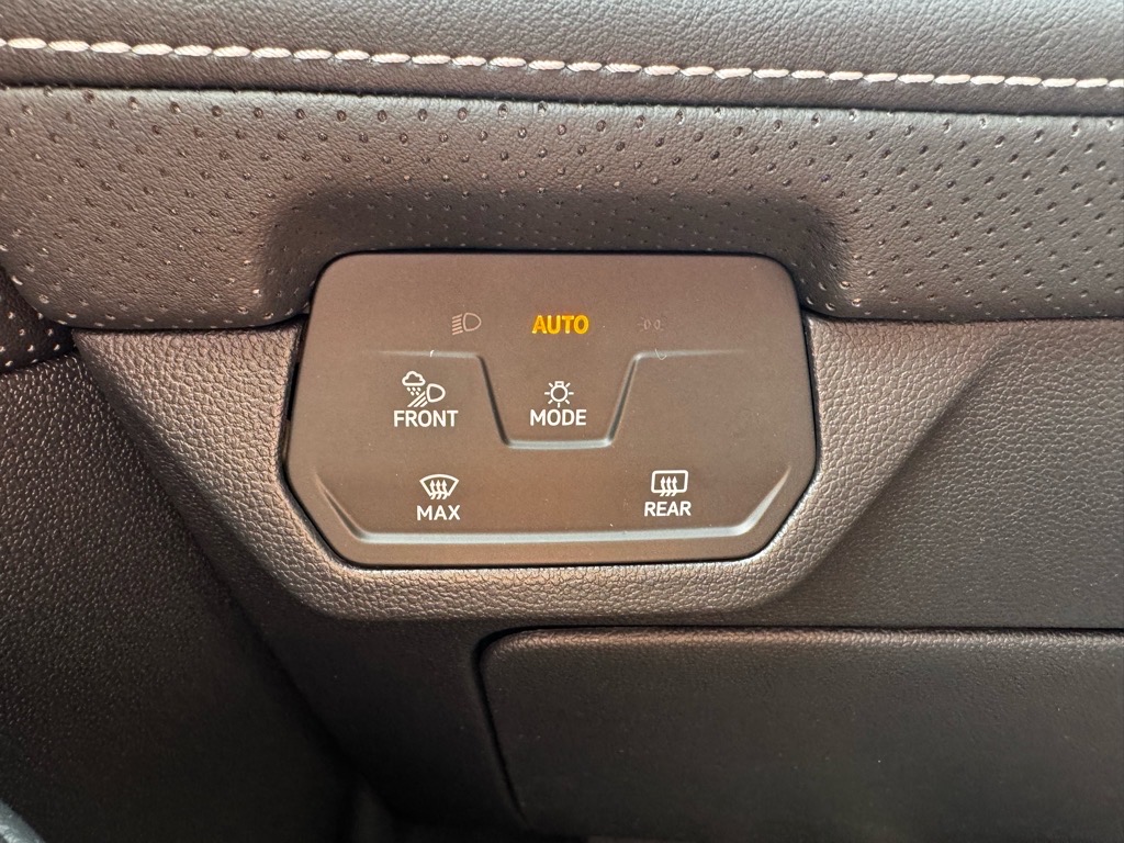 Vehicle image 39 of 42