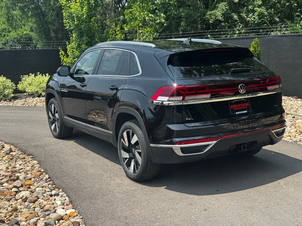 Vehicle image 7 of 42