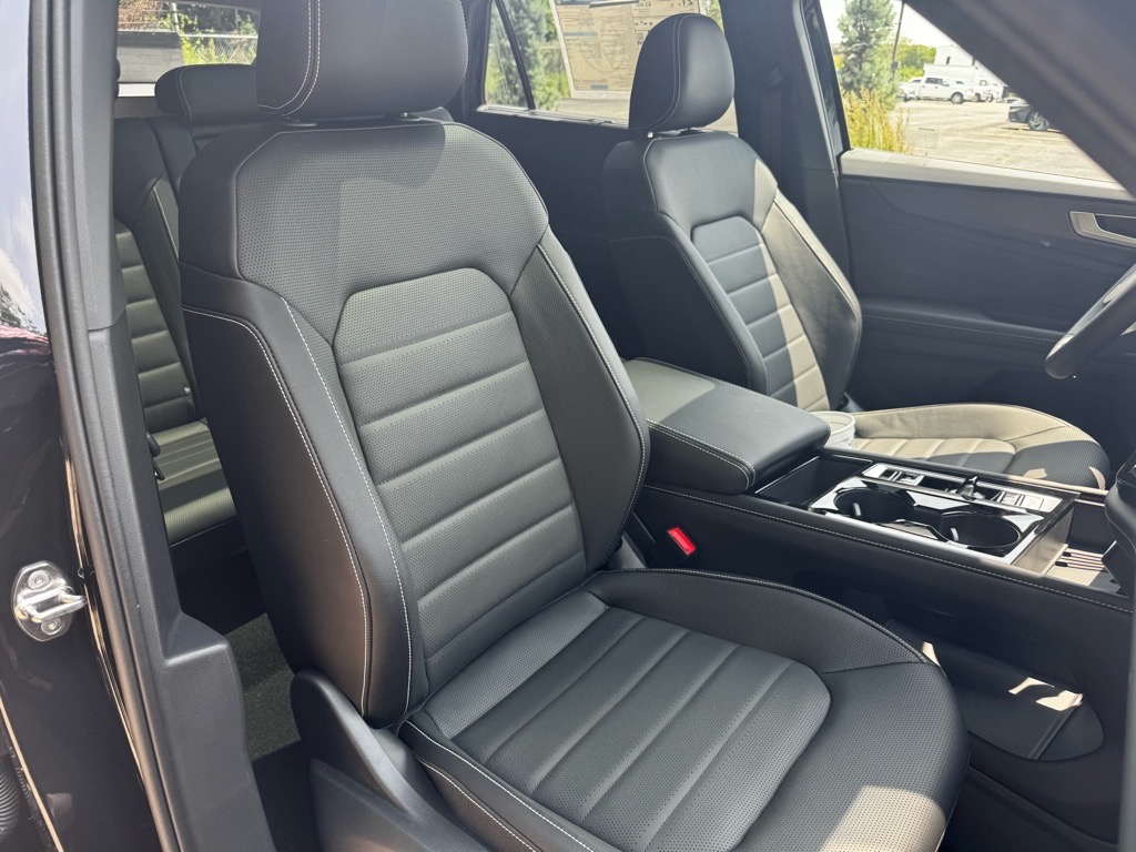 Vehicle image 15 of 42