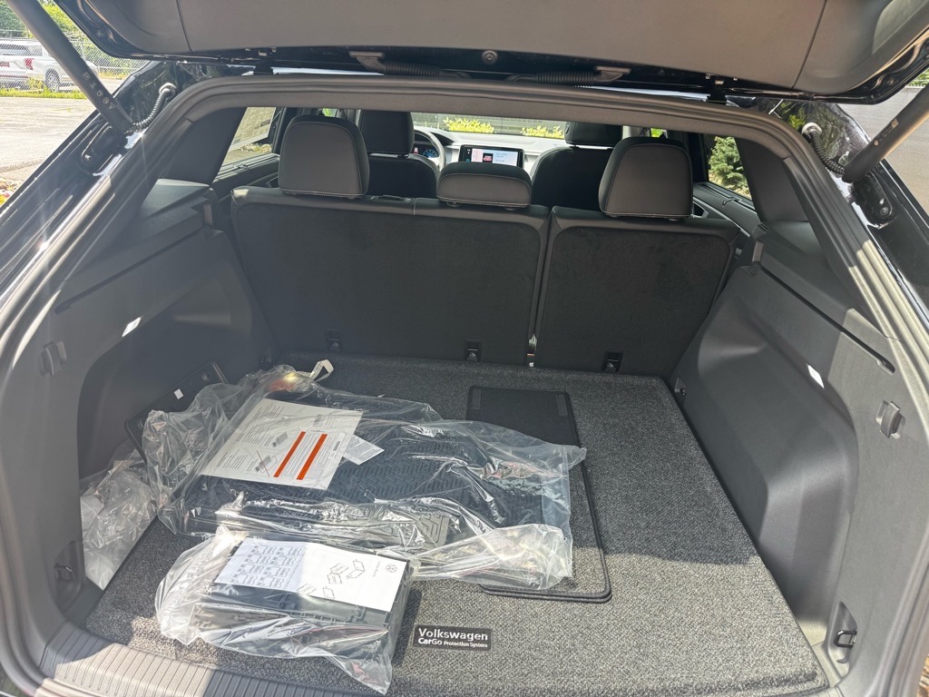 Vehicle image 11 of 42