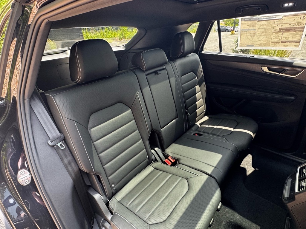 Vehicle image 16 of 42
