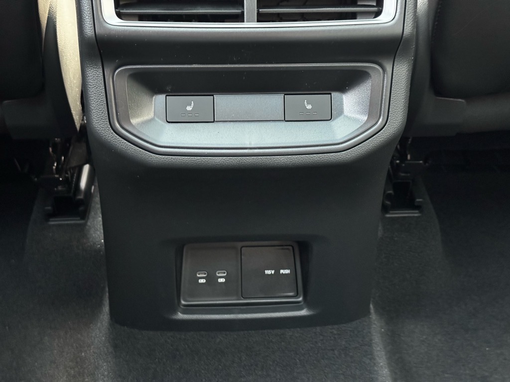 Vehicle image 22 of 42