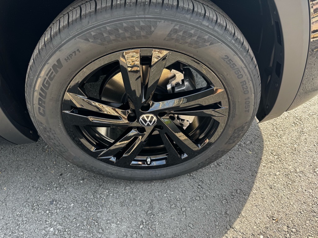 Vehicle image 9 of 42