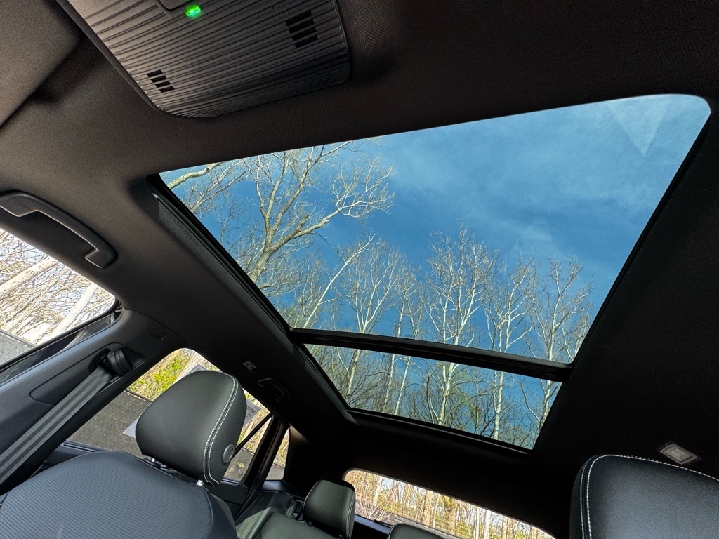 Vehicle image 40 of 42