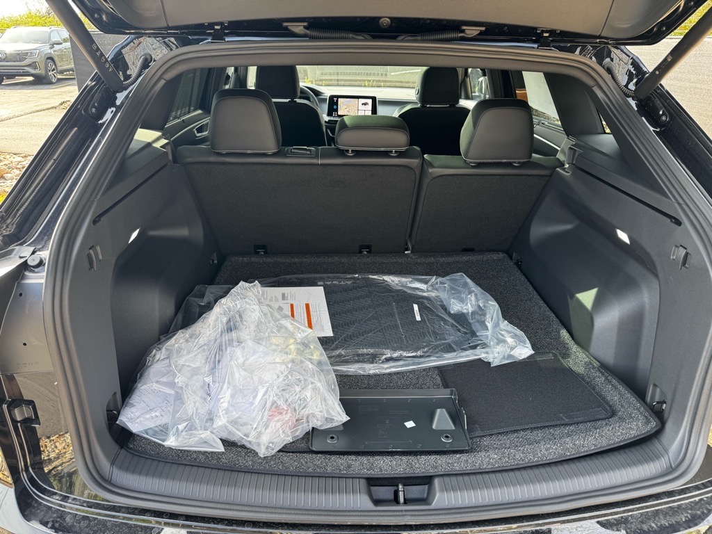 Vehicle image 18 of 42