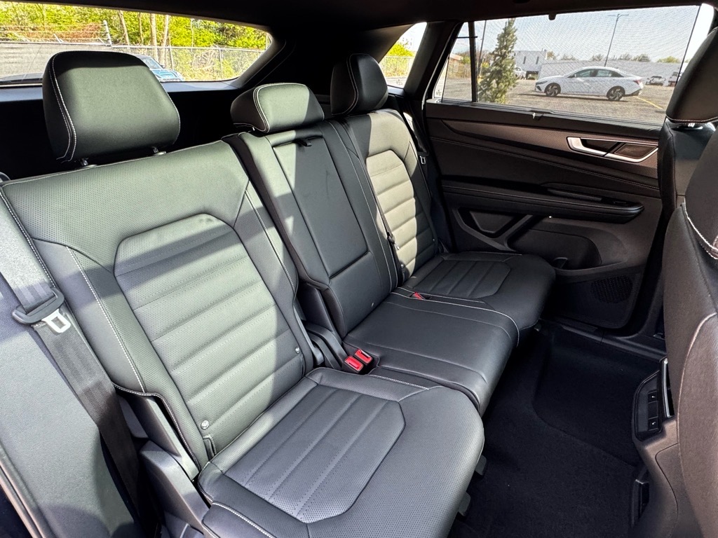 Vehicle image 16 of 42